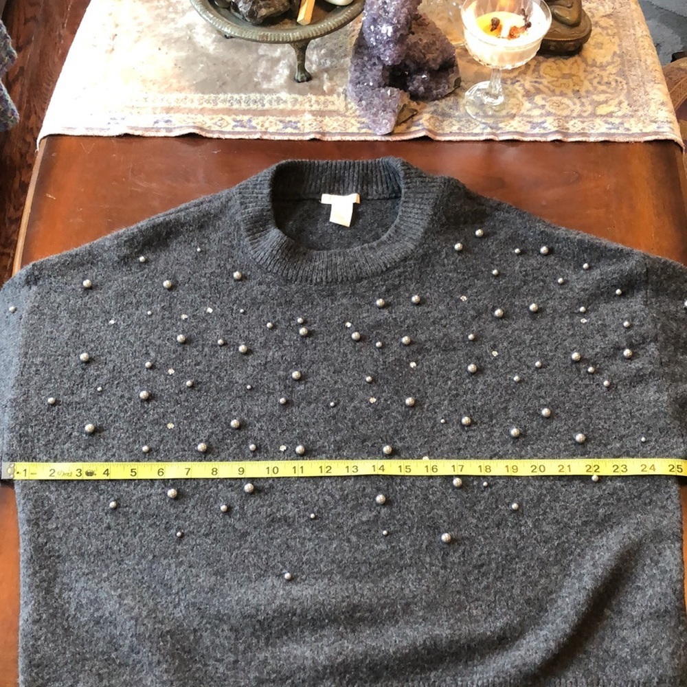 H&M oversized Soft, fine-knit sweater w/pearls & rhinestones Size Small - Picture 10 of 11